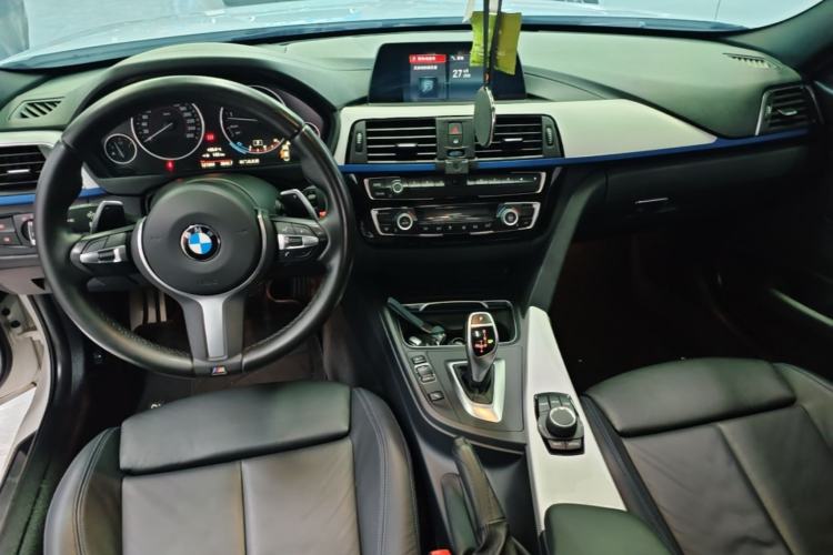 Used BMW 3 Series 2018 320i M Sport Package Center Console