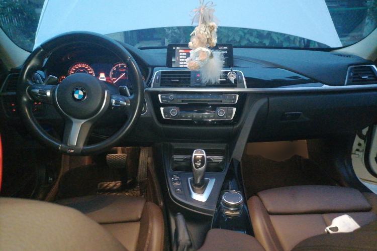 Used BMW 3 Series 2018 320Li Leading Model M Sport Package Center Console