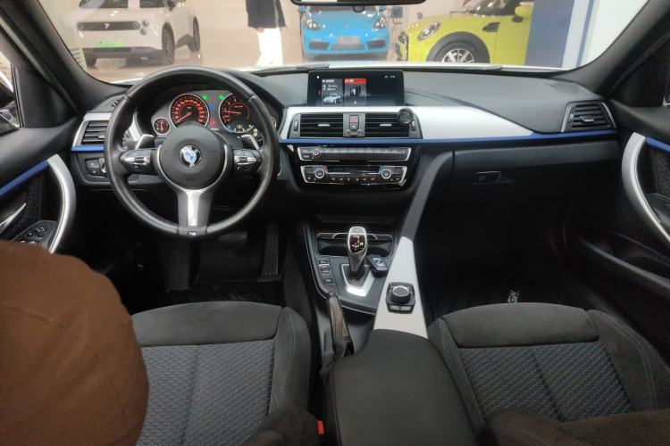 Used BMW 3 Series 2018 320i M Sport Package Center Console