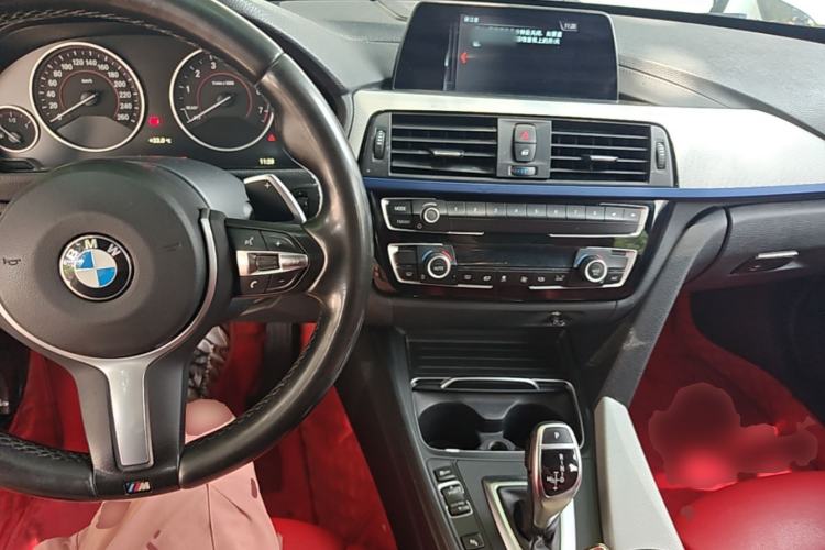 Used BMW 3 Series 2018 320i M Sport Package Center Console