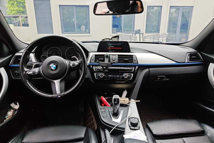 Used BMW 3 Series 2018 320i M Sport Package Center Console