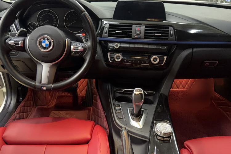 Used BMW 3 Series 2018 320i M Sport Package Center Console