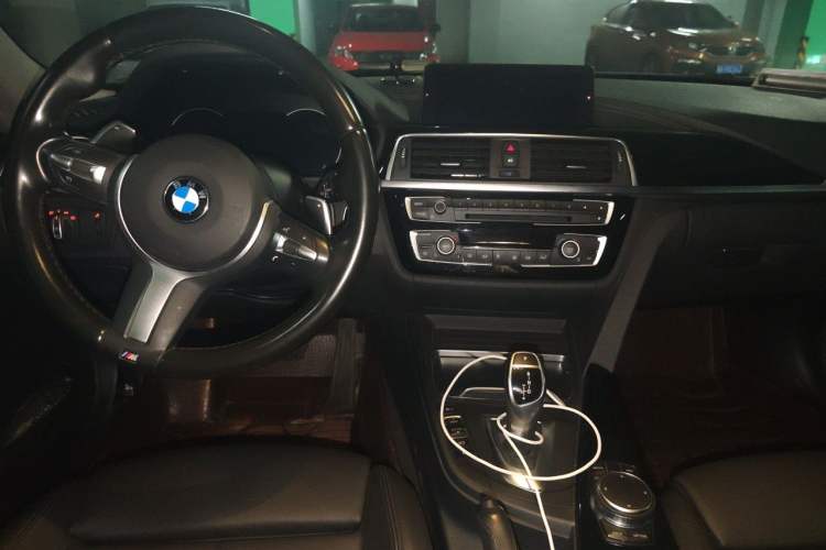 Used BMW 3 Series 2018 320Li Leading Model M Sport Package Center Console
