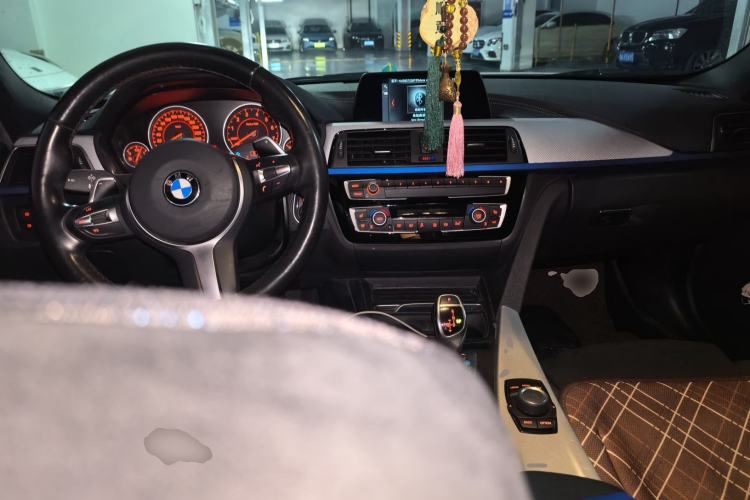 Used BMW 3 Series 2018 320i M Sport Package Center Console