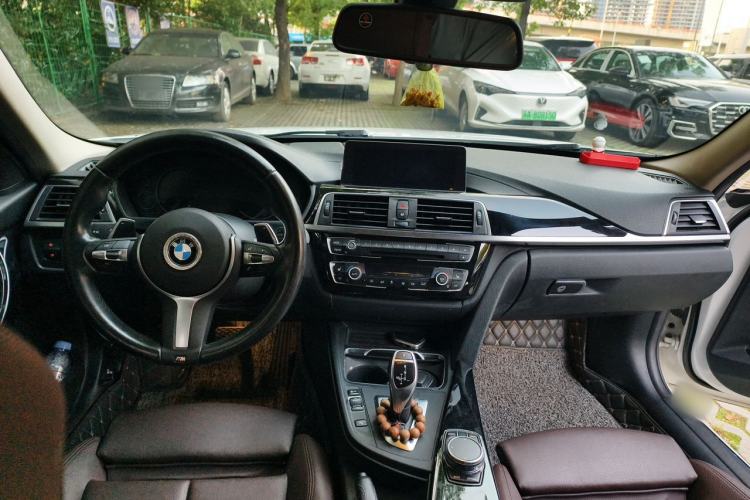 Used BMW 3 Series 2018 320Li Leading Model M Sport Package Center Console