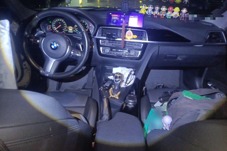 Used BMW 3 Series 2018 320Li Leading Model M Sport Package Center Console