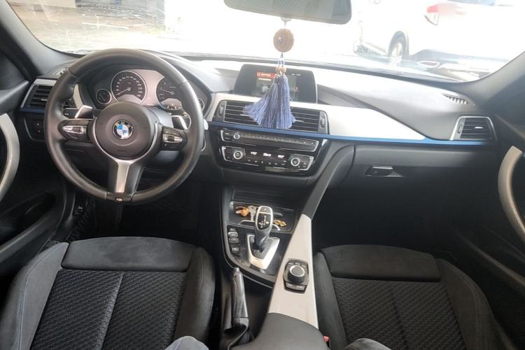 Used BMW 3 Series 2018 320i M Sport Package Center Console