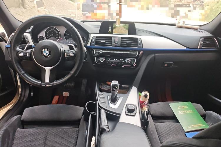 Used BMW 3 Series 2018 320i M Sport Package Center Console