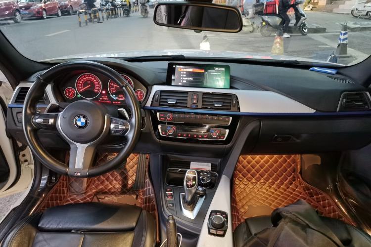 Used BMW 3 Series 2018 320i M Sport Package Center Console