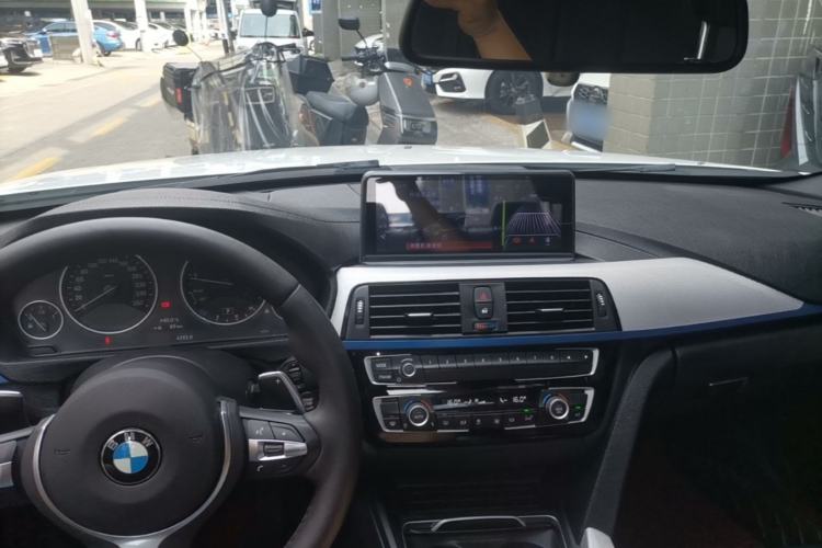 Used BMW 3 Series 2018 320i M Sport Package Center Console