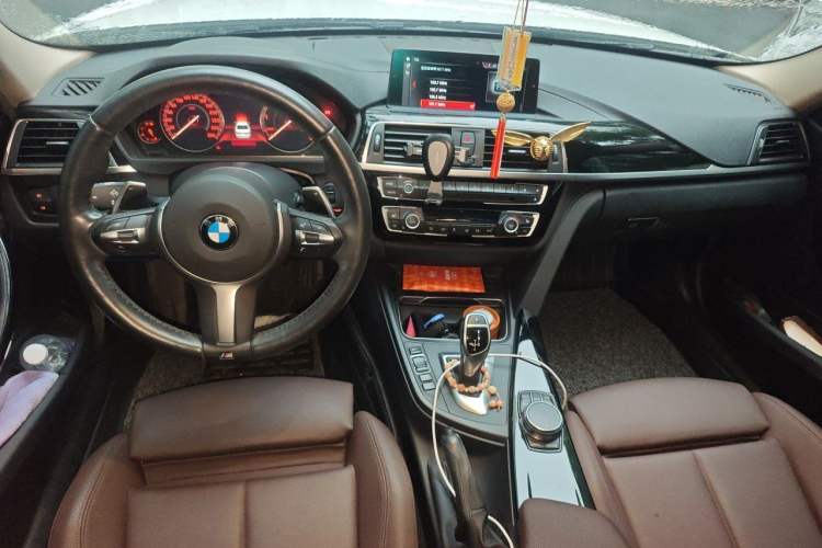 Used BMW 3 Series 2018 320Li Leading Model M Sport Package Center Console