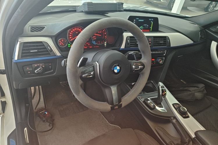 Used BMW 3 Series 2018 320i M Sport Package Center Console
