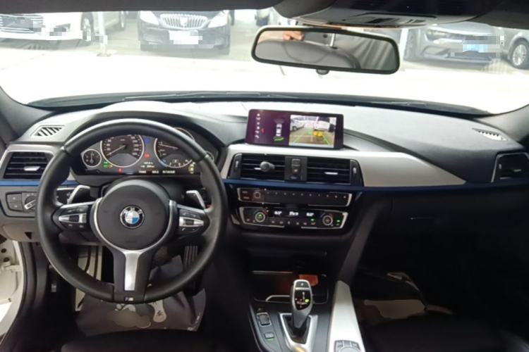 Used BMW 3 Series 2018 320i M Sport Package Center Console