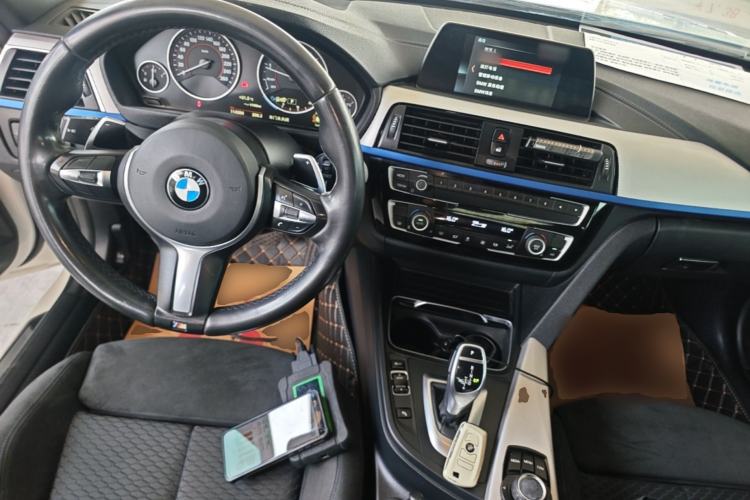 Used BMW 3 Series 2018 320i M Sport Package Center Console