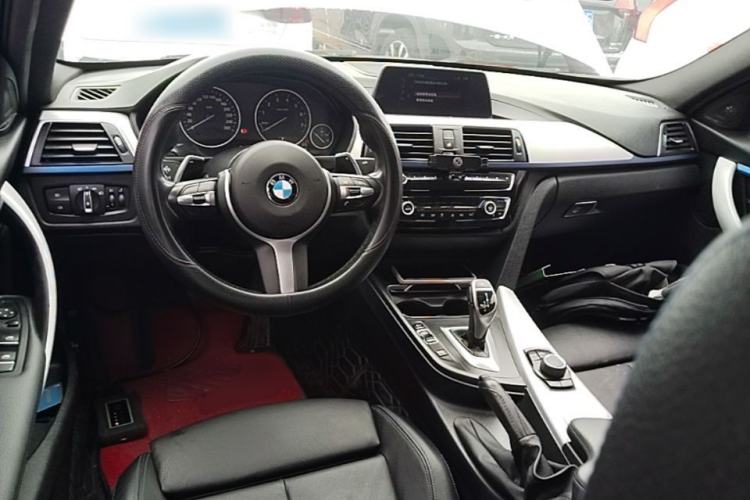 Used BMW 3 Series 2018 320i M Sport Package Center Console