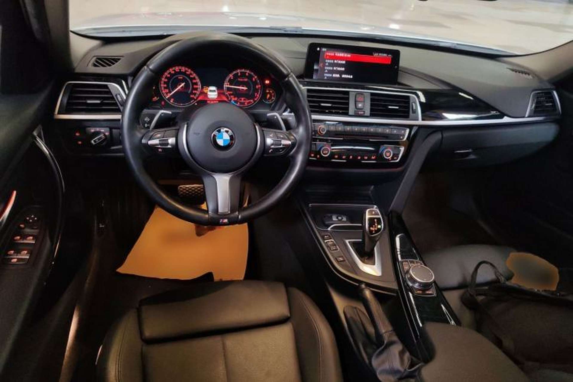Used BMW 3 Series 2018 320Li Leading Model M Sport Package Center Console