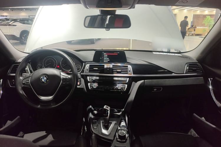 Used BMW 3 Series 2018 318Li Center Console