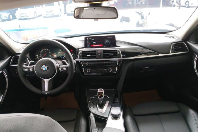 Used BMW 3 Series 2018 320Li Leading Model M Sport Package Center Console