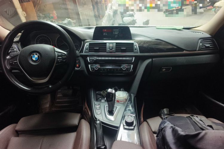 Used BMW 3 Series 2018 318i Center Console