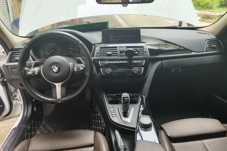 Used BMW 3 Series 2018 320Li Leading Model M Sport Package Center Console