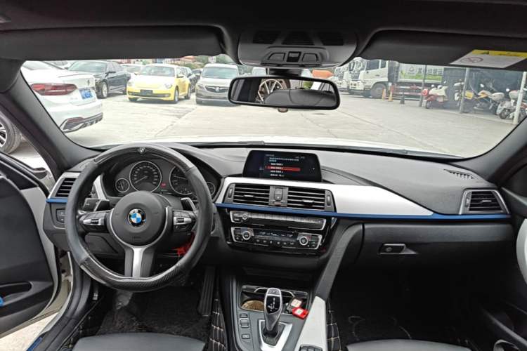 Used BMW 3 Series 2018 320i M Sport Package Center Console