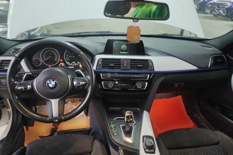 Used BMW 3 Series 2018 320i M Sport Package Center Console
