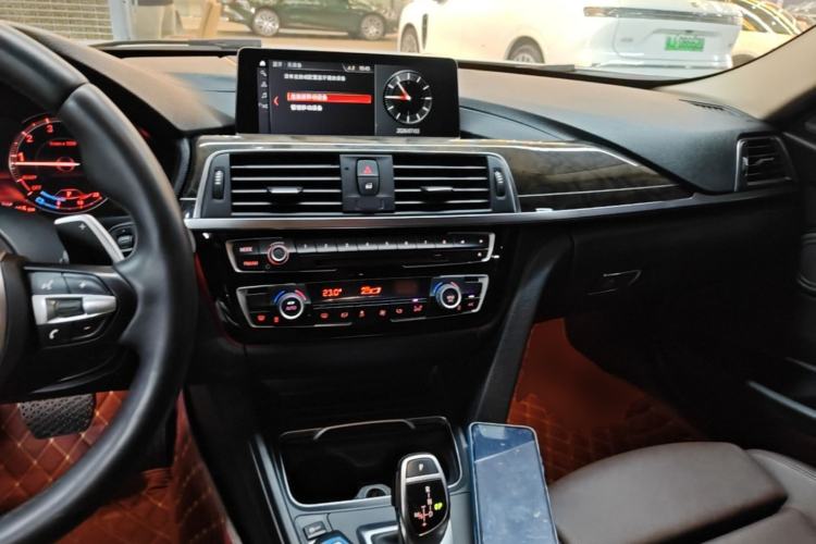 Used BMW 3 Series 2018 320Li M Sport Night Edition Center Console