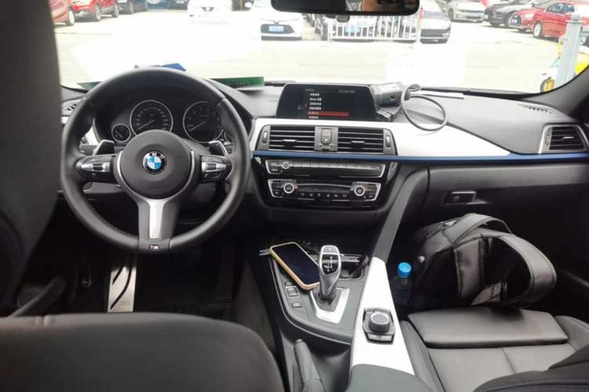 Used BMW 3 Series 2018 320i M Sport Package Center Console