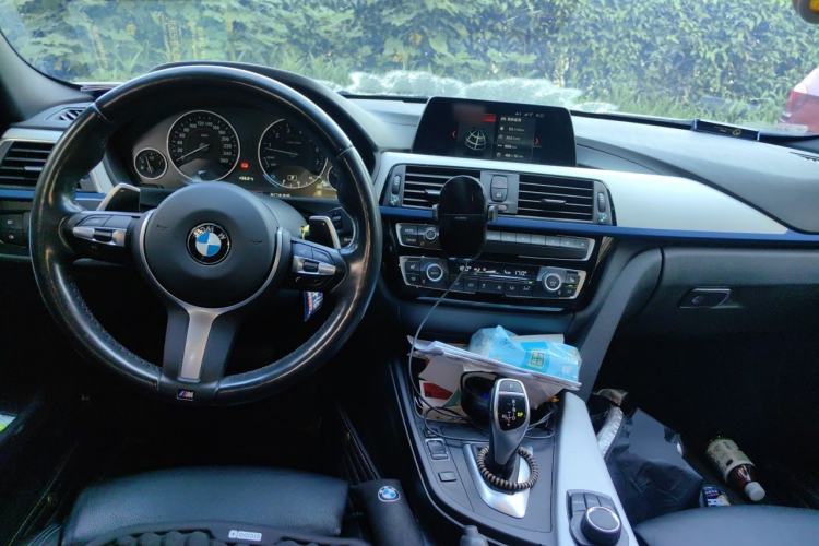 Used BMW 3 Series 2018 320i M Sport Package Center Console