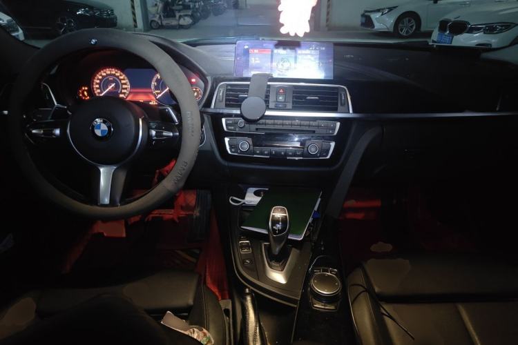 Used BMW 3 Series 2018 320Li Leading Model M Sport Package Center Console