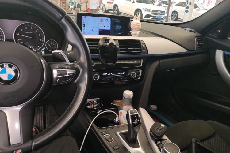 Used BMW 3 Series 2018 320i M Sport Package Center Console