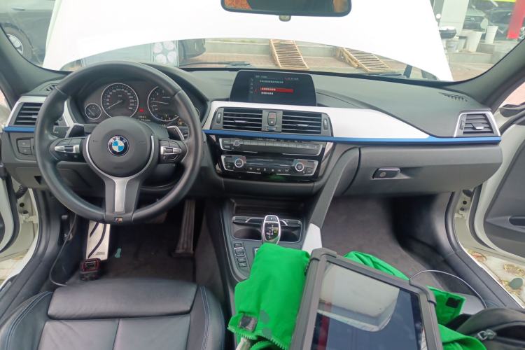 Used BMW 3 Series 2018 320i M Sport Package Center Console