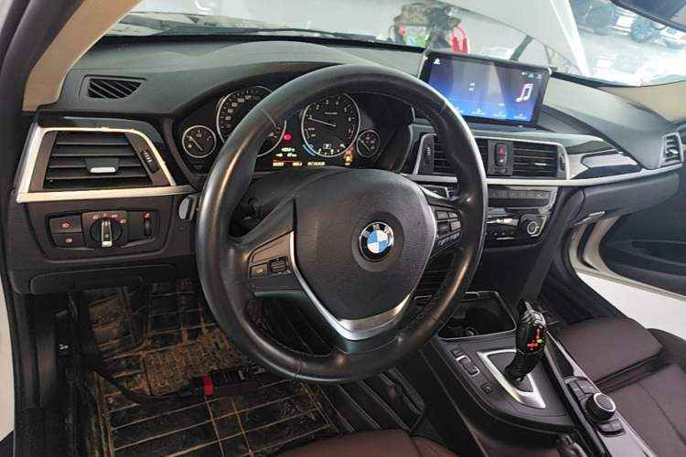Used BMW 3 Series 2018 320Li Fashion Model Center Console