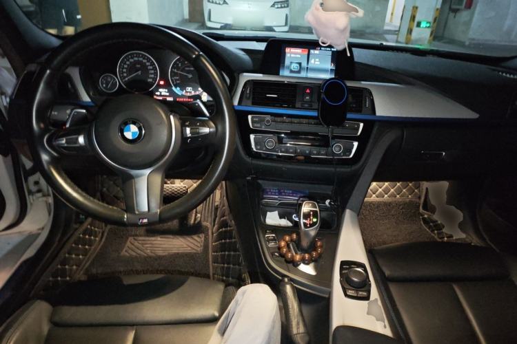 Used BMW 3 Series 2018 320i M Sport Package Center Console