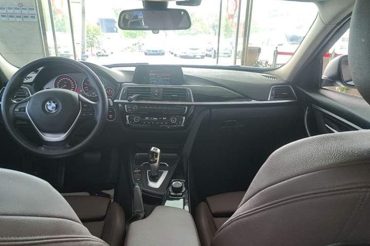 Used BMW 3 Series 2018 318Li Center Console