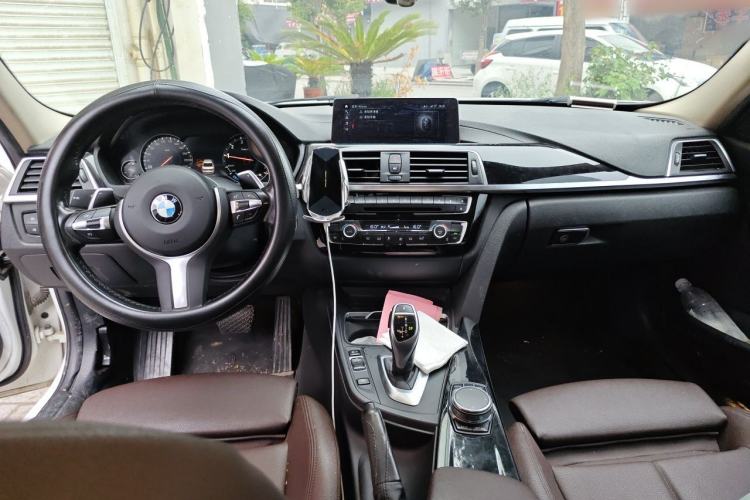 Used BMW 3 Series 2018 320Li Leading Model M Sport Package Center Console