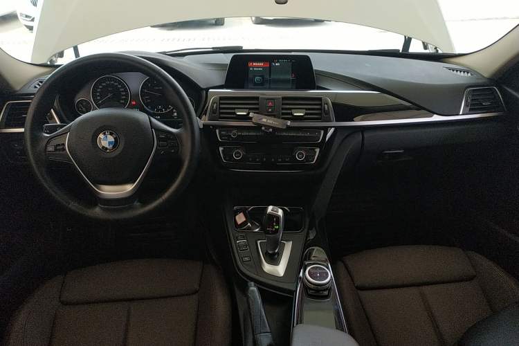 Used BMW 3 Series 2018 320Li Fashion Model Center Console