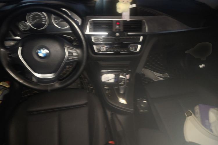 Used BMW 3 Series 2018 318i Center Console