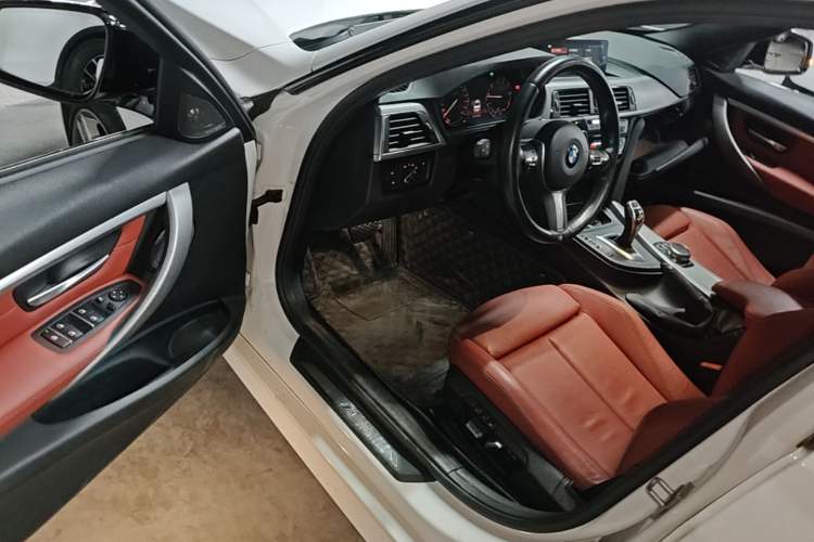 Used BMW 3 Series 2018 330i M Sport Night Edition Driver Seat