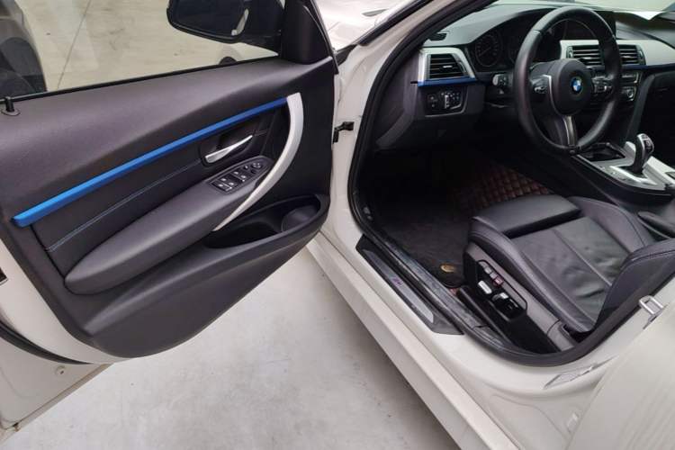 Used BMW 3 Series 2018 320i M Sport Package Driver Seat