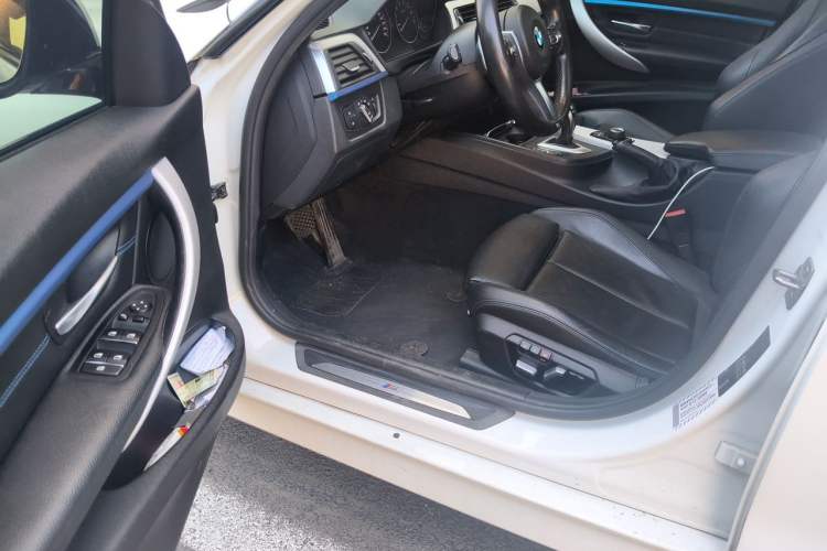 Used BMW 3 Series 2018 320i M Sport Package Driver Seat