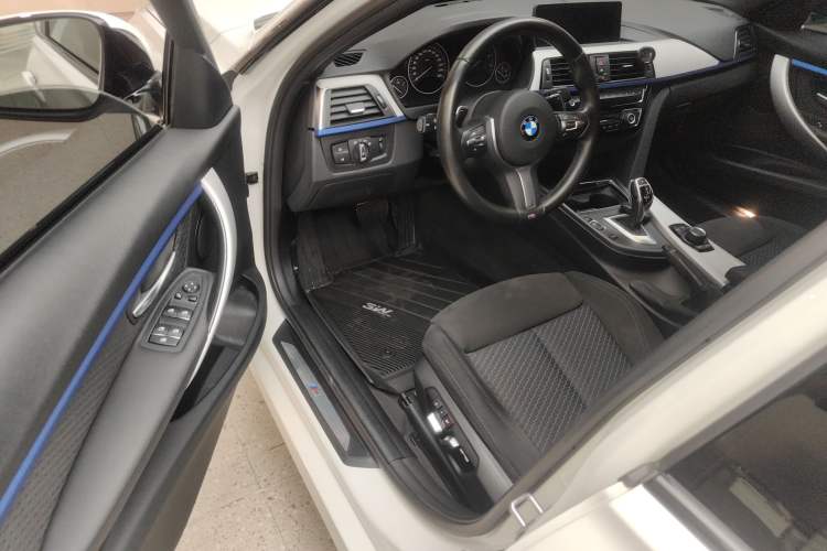 Used BMW 3 Series 2018 320i M Sport Package Driver Seat