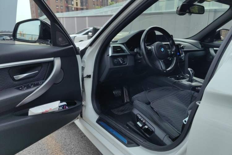 Used BMW 3 Series 2018 320i M Sport Night Edition Driver Seat