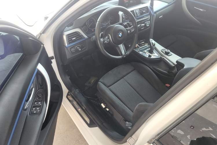 Used BMW 3 Series 2018 320i M Sport Package Driver Seat