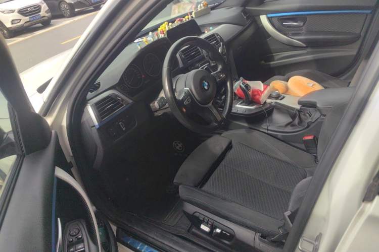 Used BMW 3 Series 2018 320i M Sport Package Driver Seat