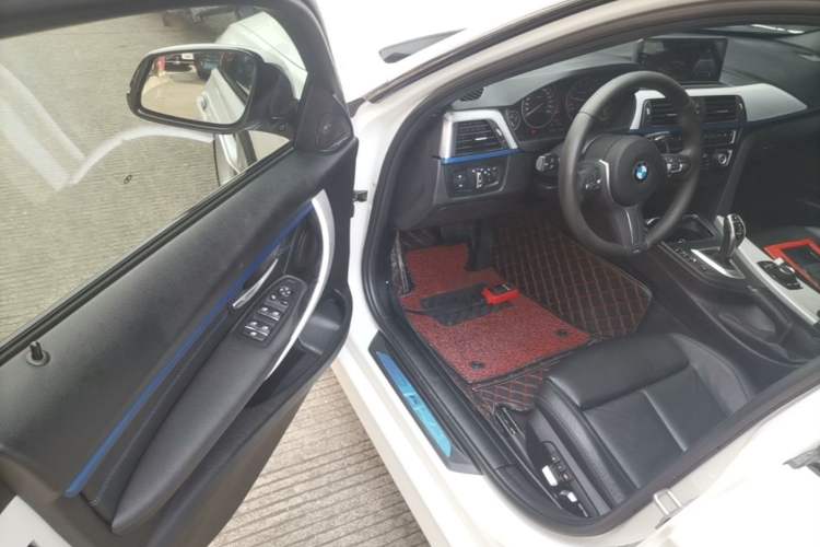 Used BMW 3 Series 2018 320i M Sport Package Driver Seat