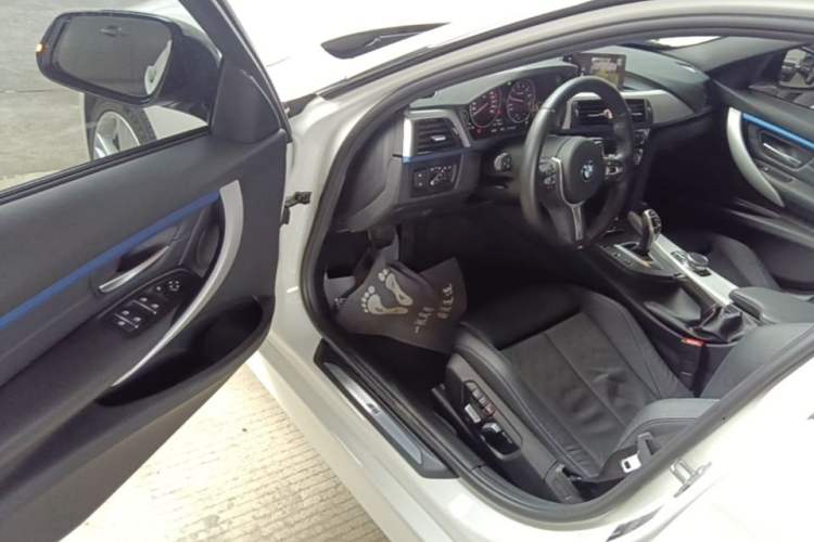 Used BMW 3 Series 2018 320i M Sport Package Driver Seat