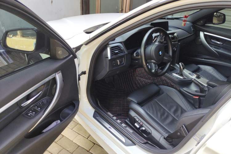 Used BMW 3 Series 2018 320i M Sport Night Edition Driver Seat