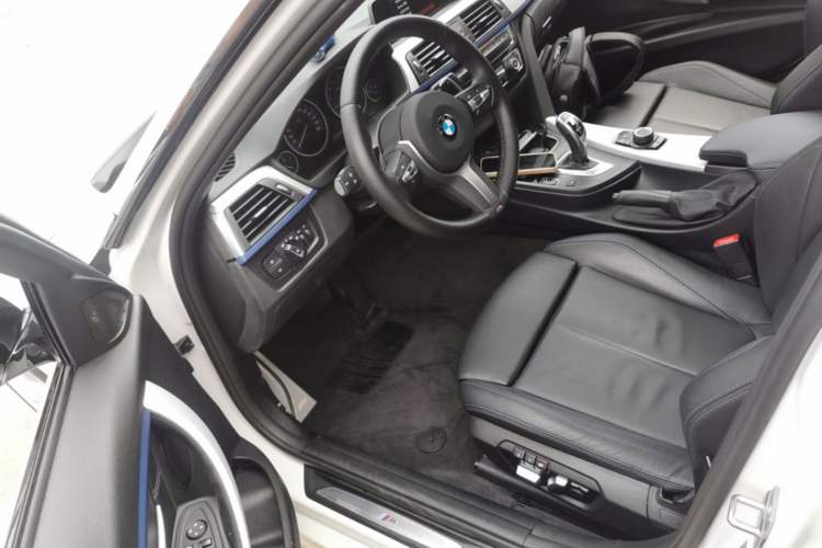 Used BMW 3 Series 2018 320i M Sport Package Driver Seat