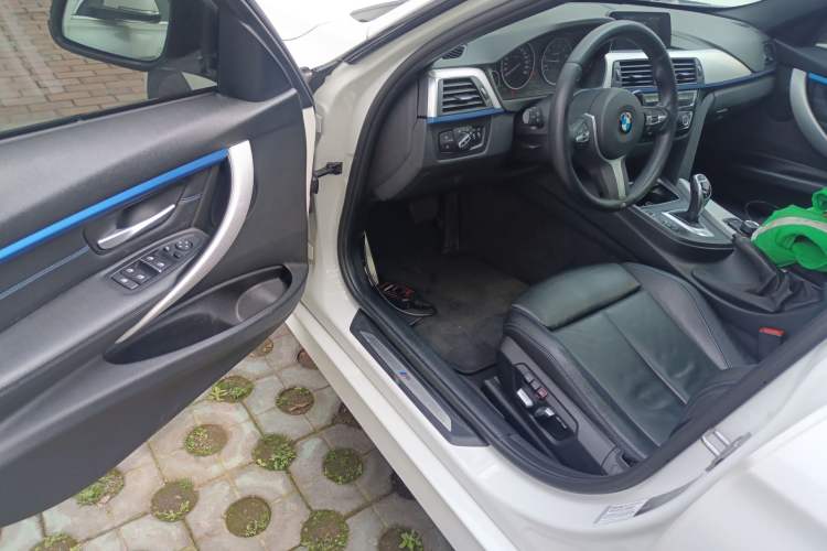 Used BMW 3 Series 2018 320i M Sport Package Driver Seat
